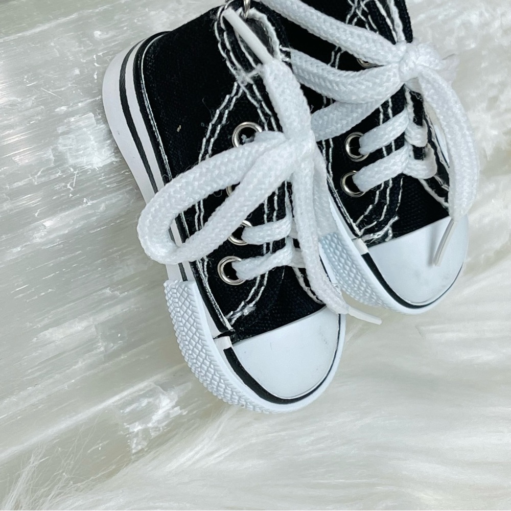 MINI SNEAKER KEYRINGS 2 BLACK his & hers running shoes Athlete Trainers party - Picture 5 of 5